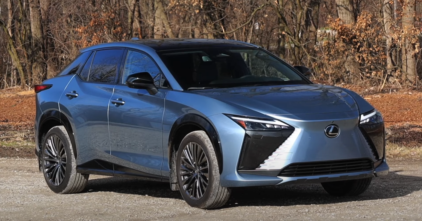 2023 Lexus RZ 450e: První elektrický model od Lexusu