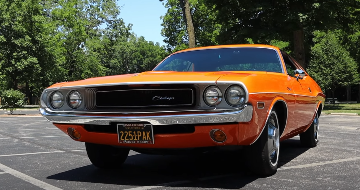 Jízda v ikonickém Dodge Challenger z roku 1970: Zážitek s motorem Slant Six